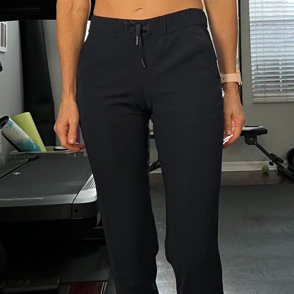 Lululemon On the Fly Jogger, Size 4, True Navy